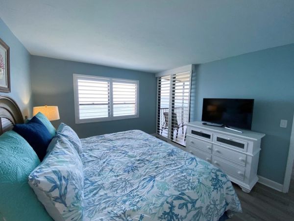 Gulf View Fort Myers Vacation Rental – Waterfront Condo with Balcony