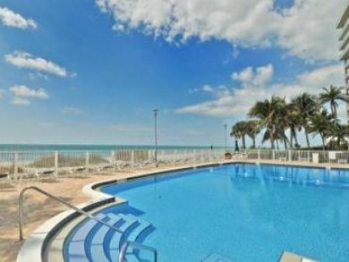 Luxury Beach Vacation Condo on Longboat Key- Full Gulf View