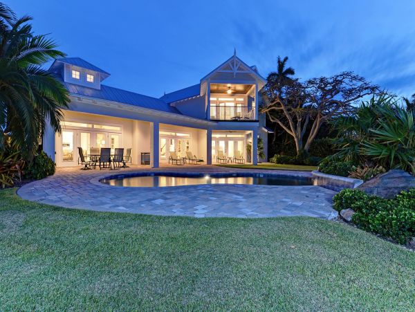 Luxury Homes Beach 4 Bedroom Rental Walk to Beach with Pools