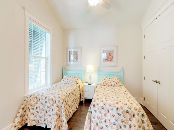 Luxury Homes Beach 4 Bedroom Rental Walk to Beach with Pools