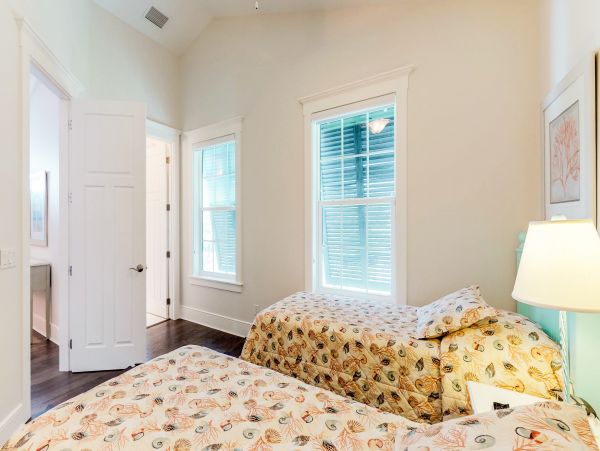 Luxury Homes Beach 4 Bedroom Rental Walk to Beach with Pools