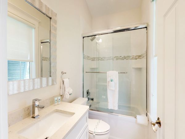 Luxury Homes Beach 4 Bedroom Rental Walk to Beach with Pools