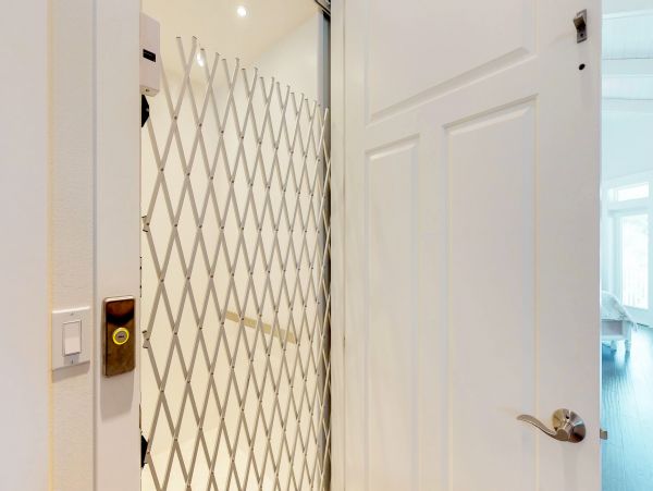Luxury Homes Beach 4 Bedroom Rental Walk to Beach with Pools