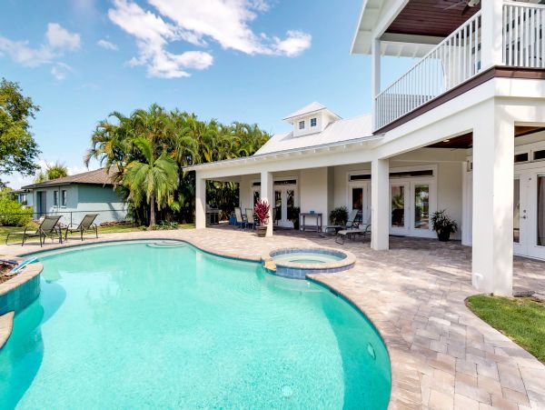 Luxury Homes Beach 4 Bedroom Rental Walk to Beach with Pools