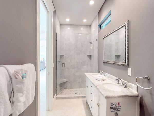 Luxury Homes Beach 4 Bedroom Rental Walk to Beach with Pools