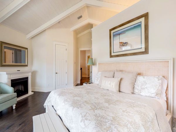 Luxury Homes Beach 4 Bedroom Rental Walk to Beach with Pools