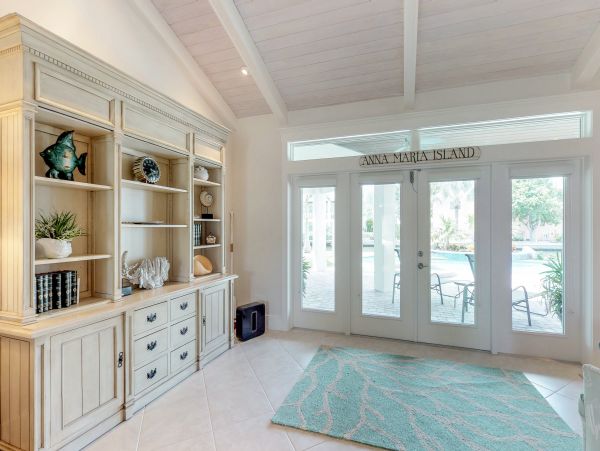 Luxury Homes Beach 4 Bedroom Rental Walk to Beach with Pools