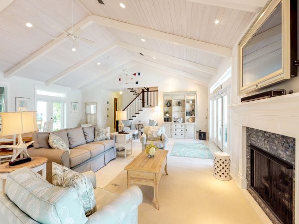 Luxury Homes Beach 4 Bedroom Rental Walk to Beach with Pools