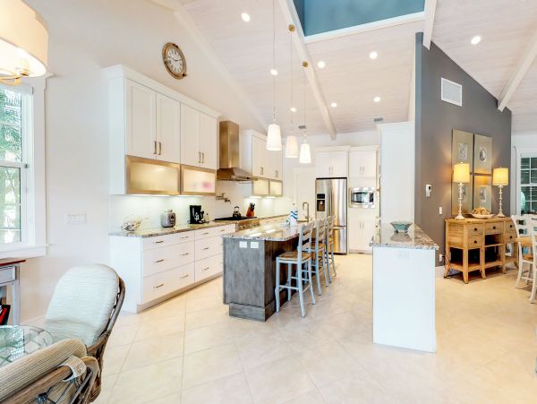 Luxury Homes Beach 4 Bedroom Rental Walk to Beach with Pools