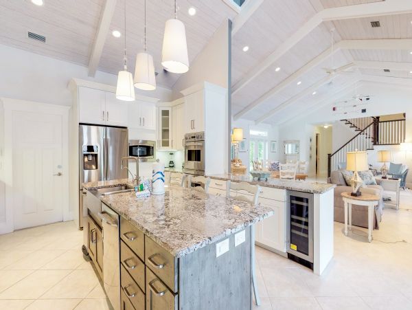 Luxury Homes Beach 4 Bedroom Rental Walk to Beach with Pools