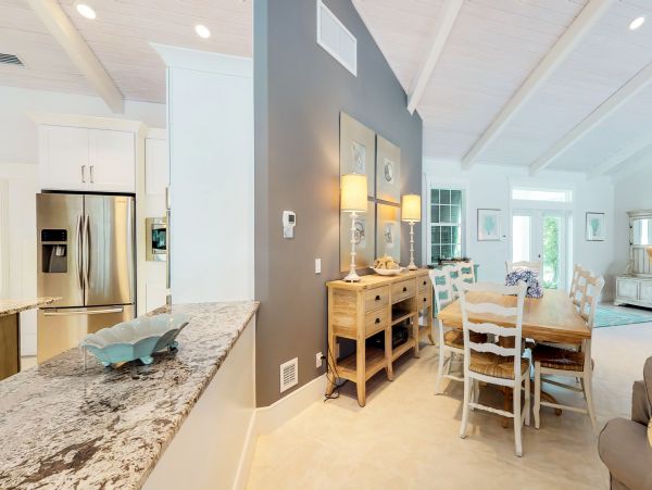 Luxury Homes Beach 4 Bedroom Rental Walk to Beach with Pools