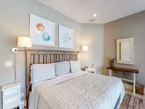 Luxury Homes Beach 4 Bedroom Rental Walk to Beach with Pools