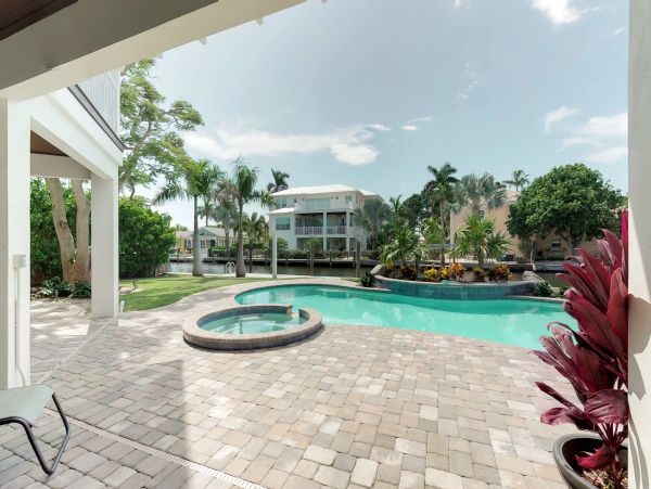 Luxury Homes Beach 4 Bedroom Rental Walk to Beach with Pools