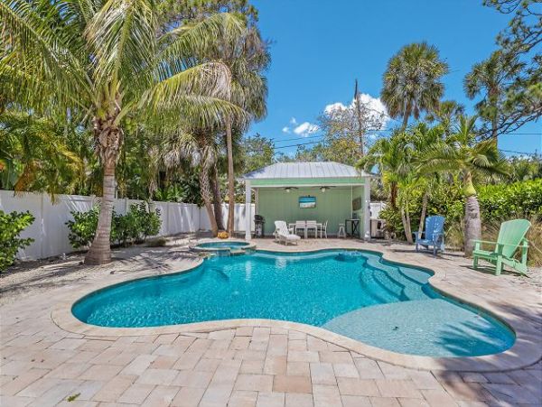 Luxury Three Bedroom Rental Anna Maria Island with Pool