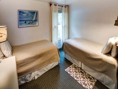 Bedroom 3 with Two Twin Beds