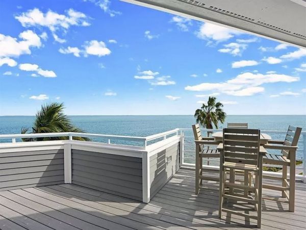 Upscale Captiva Island Condo: Stunning Views & Amenities