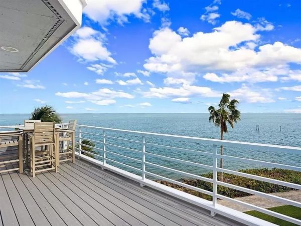 Upscale Captiva Island Condo: Stunning Views & Amenities
