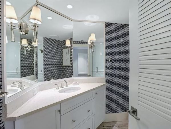 Upscale Captiva Island Condo: Stunning Views & Amenities