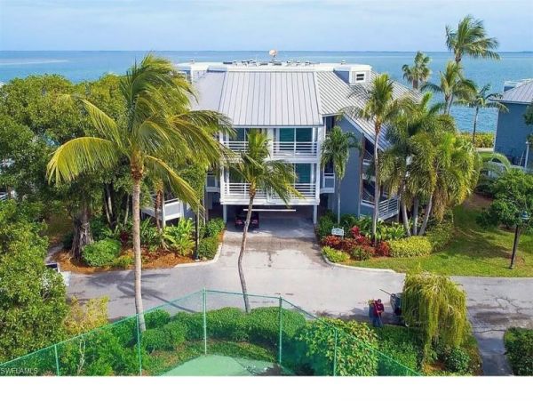 Upscale Captiva Island Condo: Stunning Views & Amenities