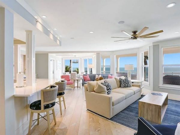 Upscale Captiva Island Condo: Stunning Views & Amenities