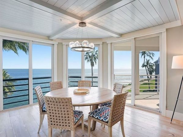Upscale Captiva Island Condo: Stunning Views & Amenities