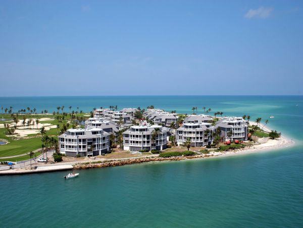 Upscale Captiva Island Condo: Stunning Views & Amenities