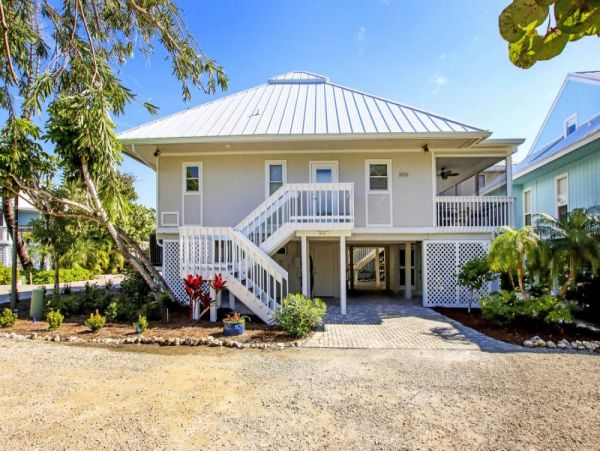Cozy 3-Bdm Home with Shared Pool in Beautiful Captiva Island