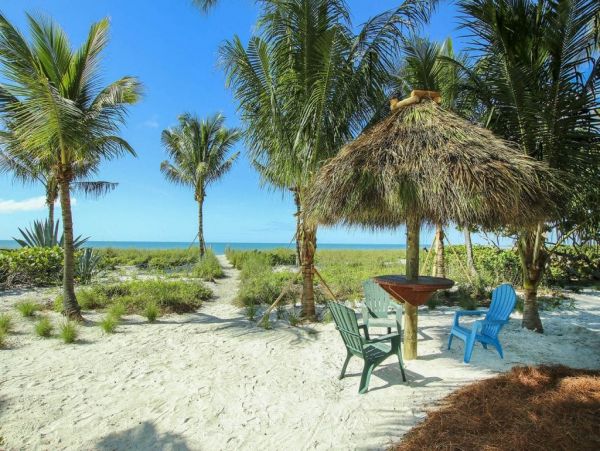 Captiva Island 2 Bedroom Vacation Home Steps to the Beach