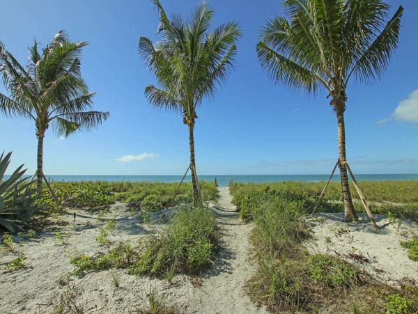 Captiva Island 2 Bedroom Vacation Home Steps to the Beach