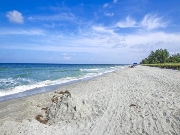 Captiva Island 2 Bedroom Vacation Home Steps to the Beach
