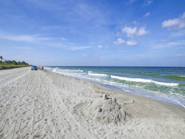 Captiva Island 2 Bedroom Vacation Home Steps to the Beach