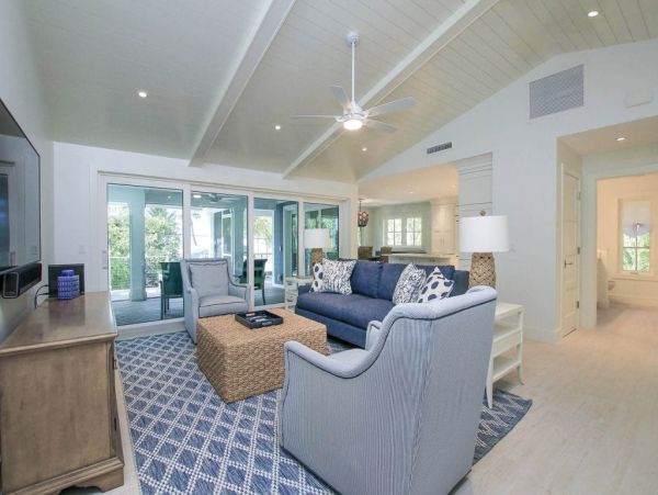 Captiva Island 2 Bedroom Vacation Home Steps to the Beach