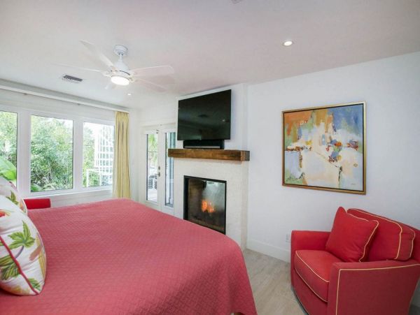 Captiva Island 2 Bedroom Vacation Home Steps to the Beach