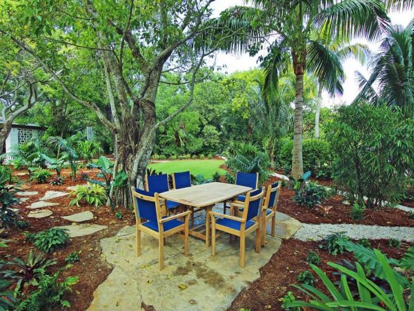 Captiva Island 2 Bedroom Vacation Home Steps to the Beach
