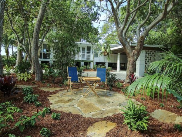 Captiva Island 2 Bedroom Vacation Home Steps to the Beach