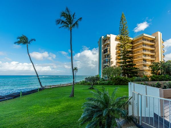 Maui Oceanfront Vacation Rental | Luxury Kahana Penthouse Condo