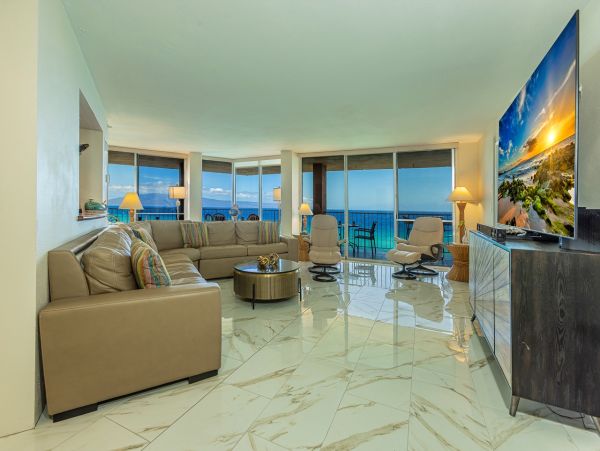 Maui Oceanfront Vacation Rental | Luxury Kahana Penthouse Condo