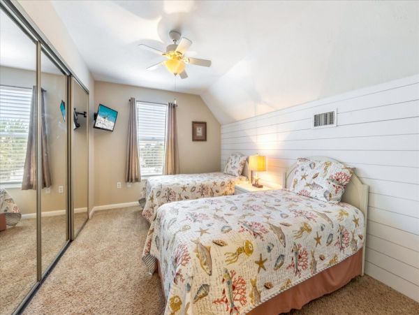 Holmes Beach 3 Bedroom Vacation Condo Rental Sleeps 6 Guests