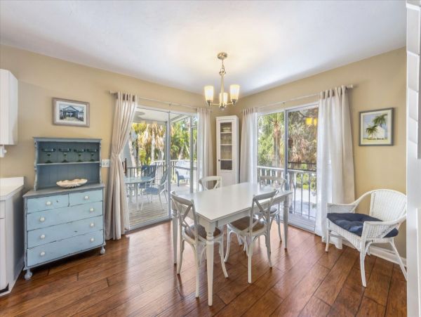 Holmes Beach 3 Bedroom Vacation Condo Rental Sleeps 6 Guests