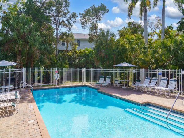 Holmes Beach 3 Bedroom Vacation Condo Rental Sleeps 6 Guests