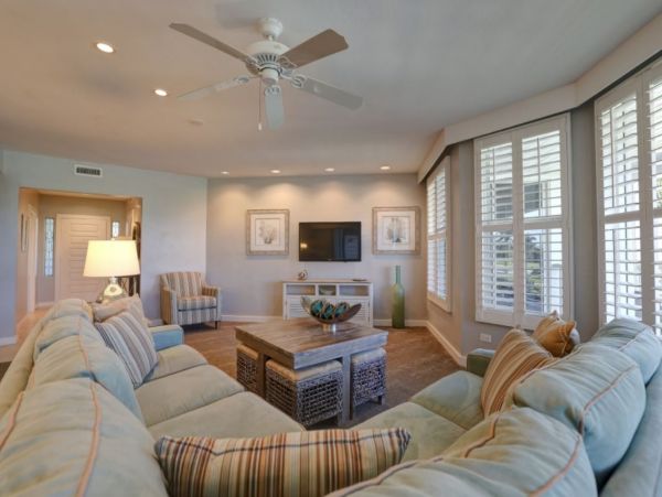 Charming Captiva Vacation Villa with Communal Pool Sleeps 4