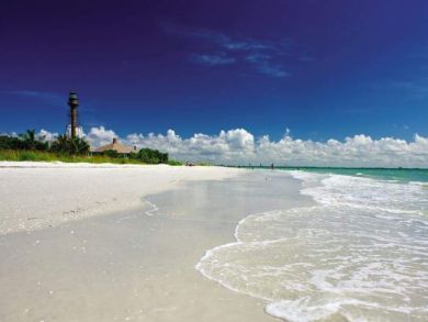 Sanibel Two Bedroom Condo Rental Sleeps Six - Steps to Beach