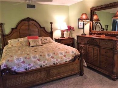 Sanibel Two Bedroom Condo Rental Sleeps Six - Steps to Beach