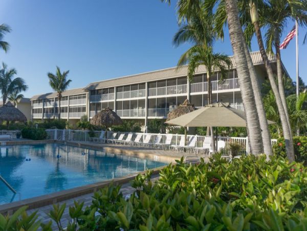 Sanibel Vacation Condo Two Bedroom Walk to Beach
