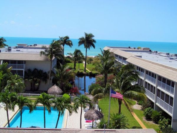 Sanibel Vacation Condo Two Bedroom Walk to Beach