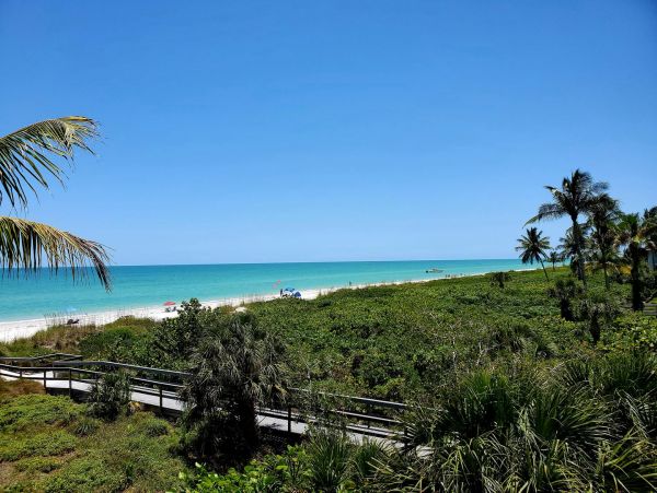 Sanibel Vacation Condo Two Bedroom Walk to Beach