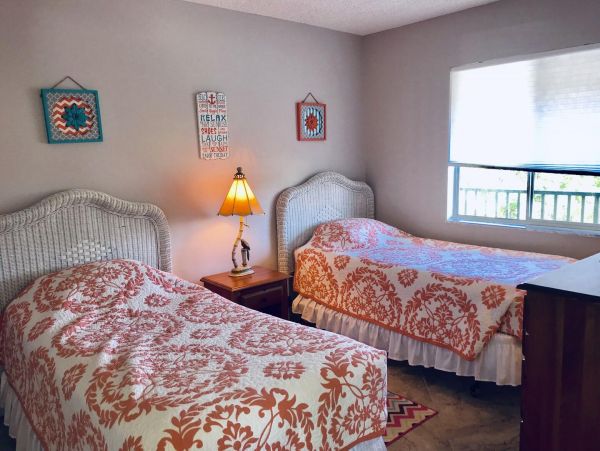 Sanibel Vacation Condo Two Bedroom Walk to Beach
