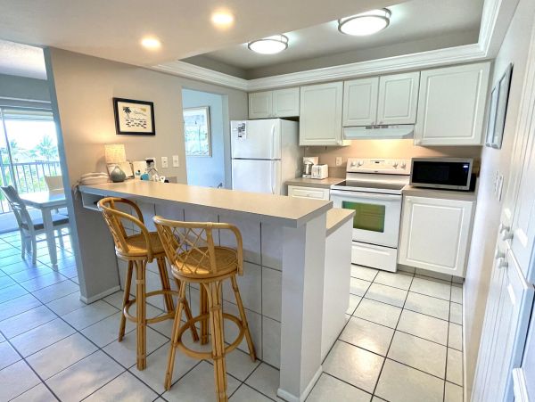 Sanibel Vacation Condo Two Bedroom Walk to Beach