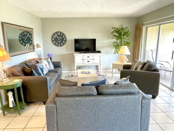 Sanibel Vacation Condo Two Bedroom Walk to Beach