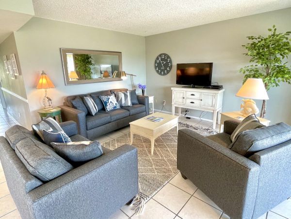 Sanibel Vacation Condo Two Bedroom Walk to Beach
